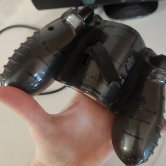 Microsoft Xbox 360 Kinect Sensor and‎ Controller Bundle - Picture 8 of 9